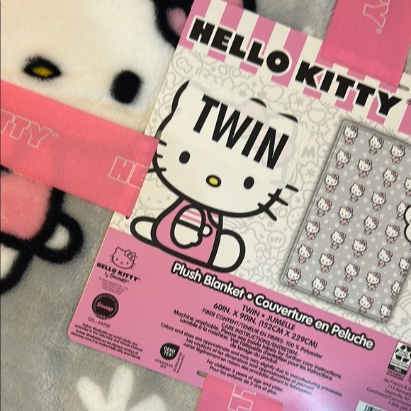 Hello Kitty Gray and Pink Fleece Blanket - Picture 3 of 3